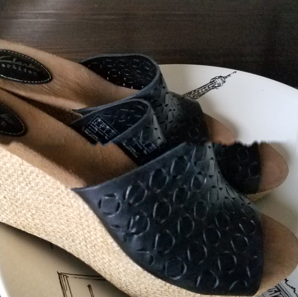 Brand new Clarks super comfy - Picture 1 of 4